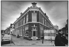 405711 Gezicht op het pand Vleutenseweg 92 te Utrecht (coffeeshop Relax), op de hoek met de Borneostraat (rechts).
